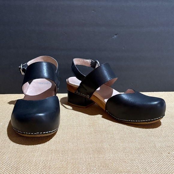 Dansko Women's Malin Mary Jane Comfort Clogs Mules Shoes Sz 40 = 9.5/10 Leather - Picture 1 of 15